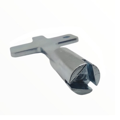 CHAVE TRIANGULAR COM TRAVA DE PORTA